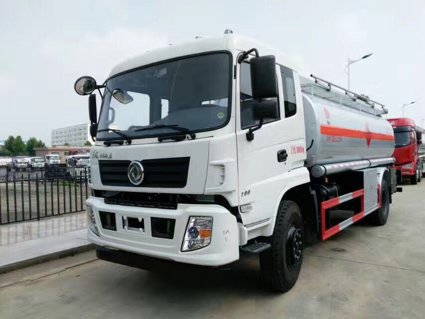 國五東風(fēng)專底運(yùn)油車