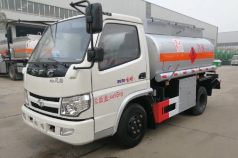 時(shí)風(fēng)藍(lán)牌2.8方加油車