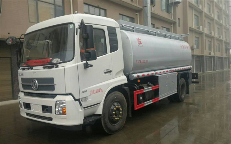 10噸（16.43方）東風(fēng)天錦普貨供液車發(fā)往杭州落戶