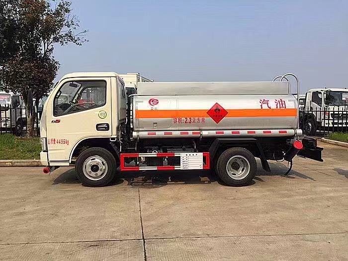 東風小多利卡2.15方藍牌加油車（2噸油罐車）15897613868