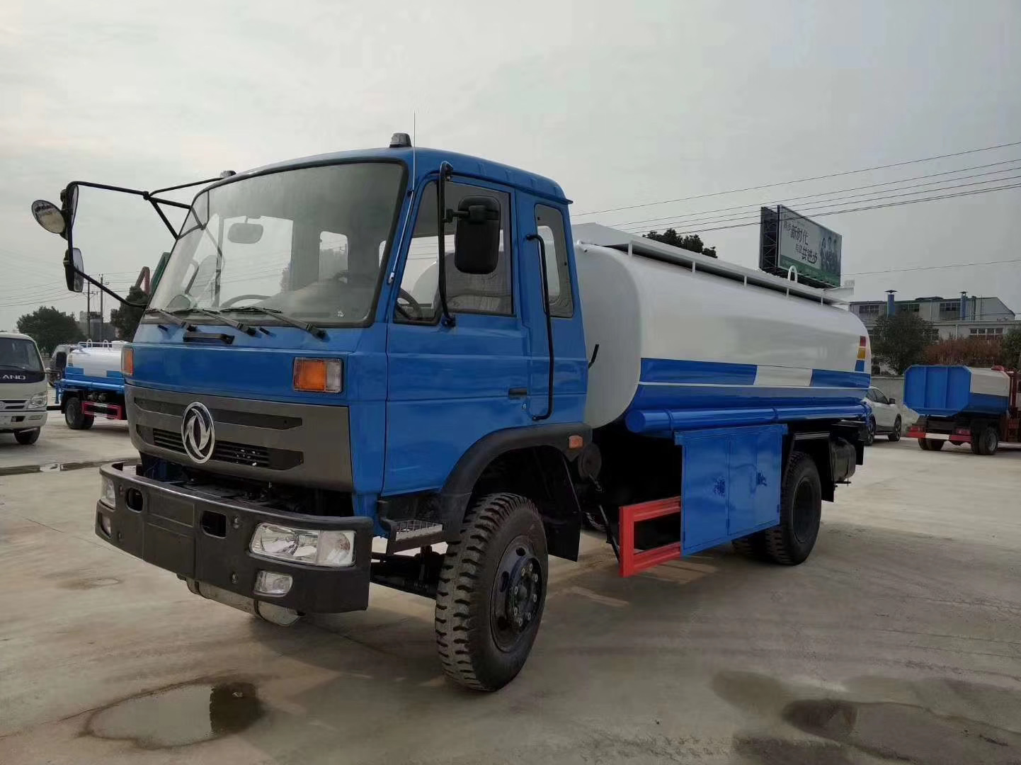 10-12噸東風(fēng)油罐車圖片 10-12噸東風(fēng)油罐車圖片