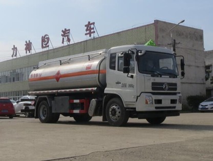 國六東風天錦鋁合金油罐車圖片